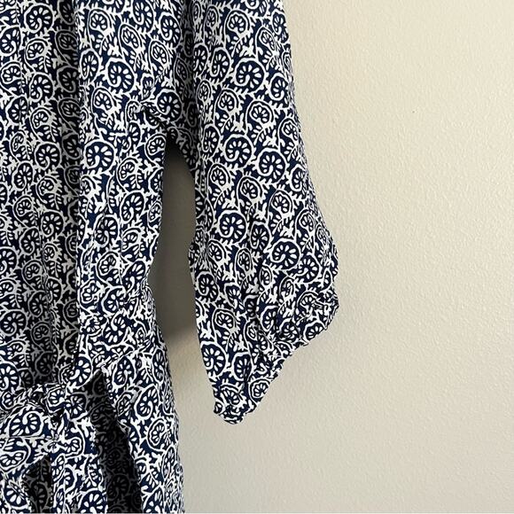 Talbots Women’s Navy White Viscose Paisley Wrap Blouse Medium - Picture 3 of 7